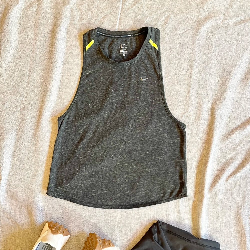 Nike workout tank with slit back